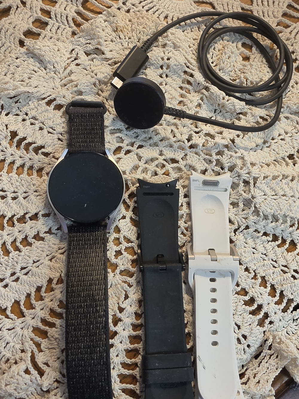 Samsung Galaxy Watch6 EUC with Charger and 3 Bands - Picture 5 of 5
